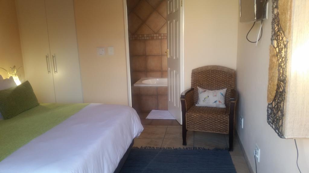 African Phoenix Guest Lodge Johannesburg Exterior photo