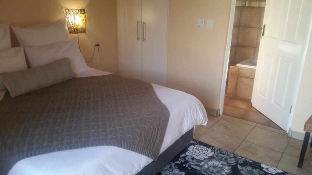 African Phoenix Guest Lodge Johannesburg Exterior photo