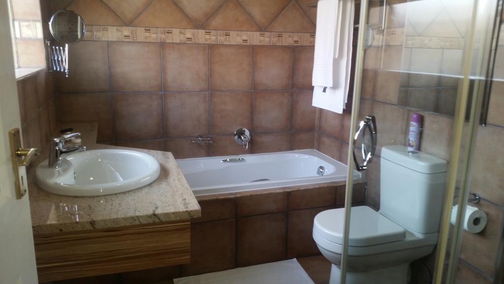 African Phoenix Guest Lodge Johannesburg Exterior photo