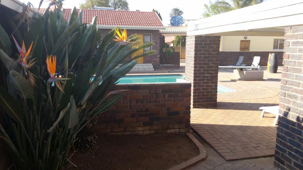 African Phoenix Guest Lodge Johannesburg Exterior photo
