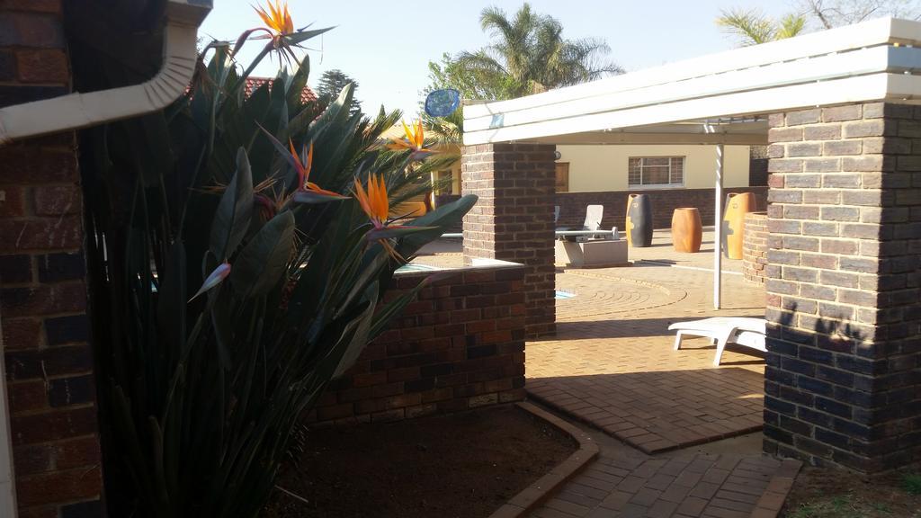 African Phoenix Guest Lodge Johannesburg Exterior photo