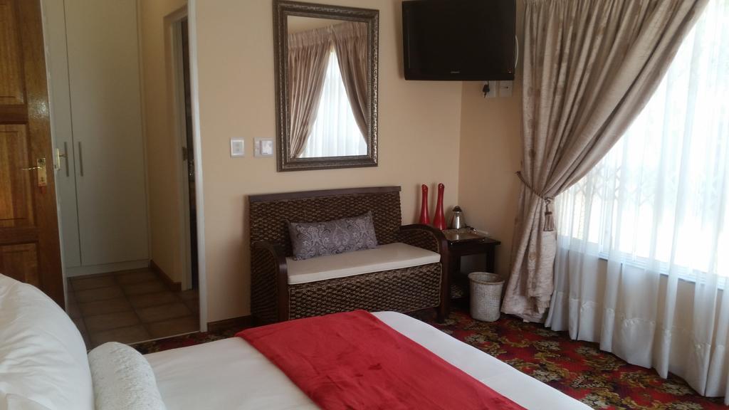 African Phoenix Guest Lodge Johannesburg Exterior photo