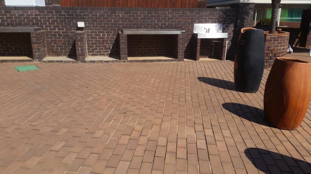 African Phoenix Guest Lodge Johannesburg Exterior photo