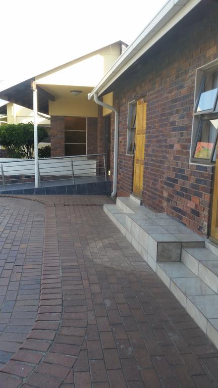 African Phoenix Guest Lodge Johannesburg Exterior photo