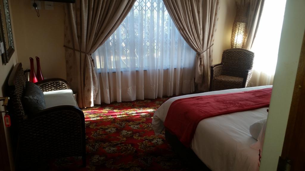 African Phoenix Guest Lodge Johannesburg Exterior photo