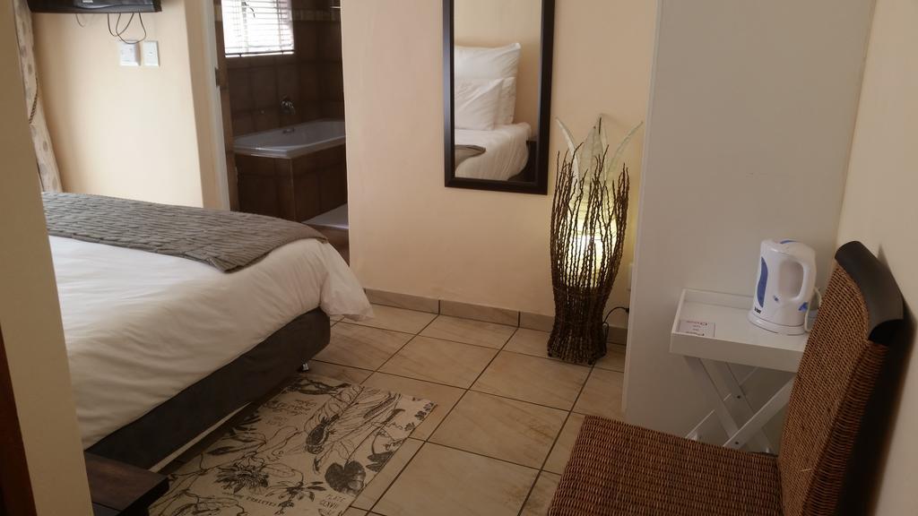 African Phoenix Guest Lodge Johannesburg Exterior photo