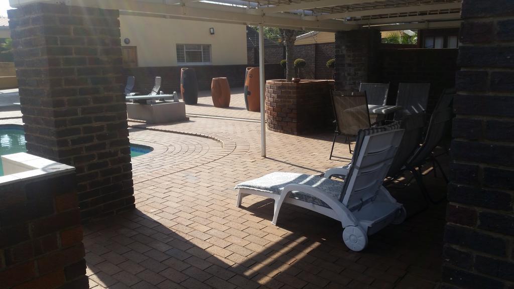 African Phoenix Guest Lodge Johannesburg Exterior photo