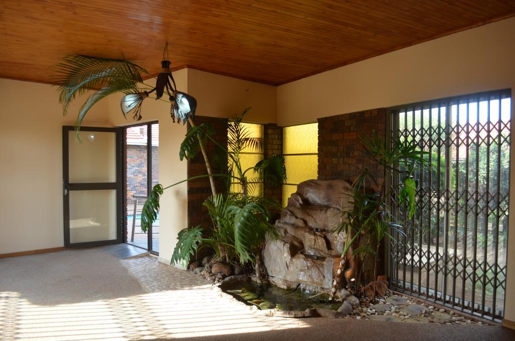 African Phoenix Guest Lodge Johannesburg Exterior photo